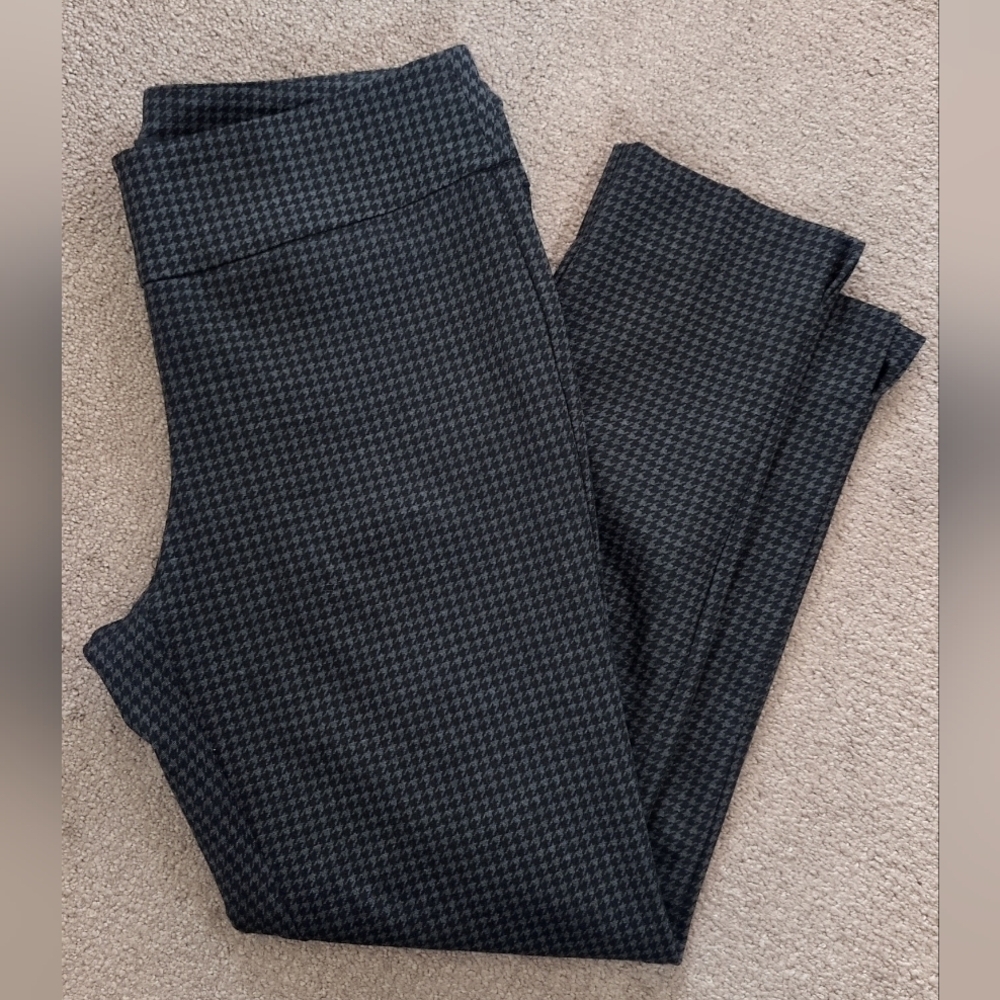 Zac & Rachel Houndstooth Black & Grey Legging/ Stretch Dress Pant